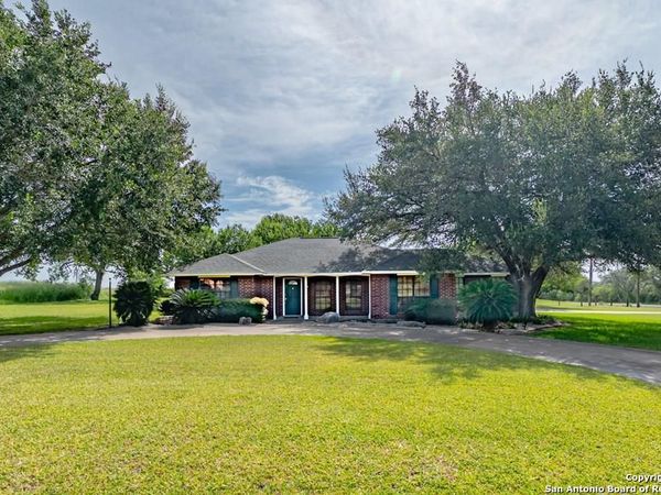10416 Seventh St, Pettus, TX 78146