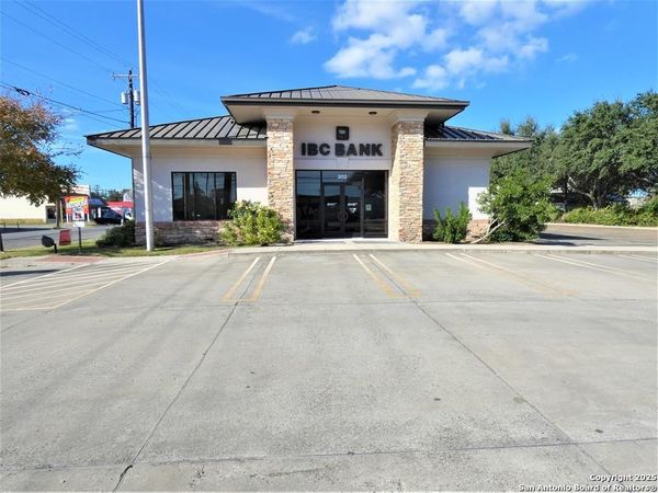 300 N ST MARYS, Beeville, TX 78102