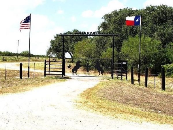 1121 Colony Drive, Normanna, TX 78142