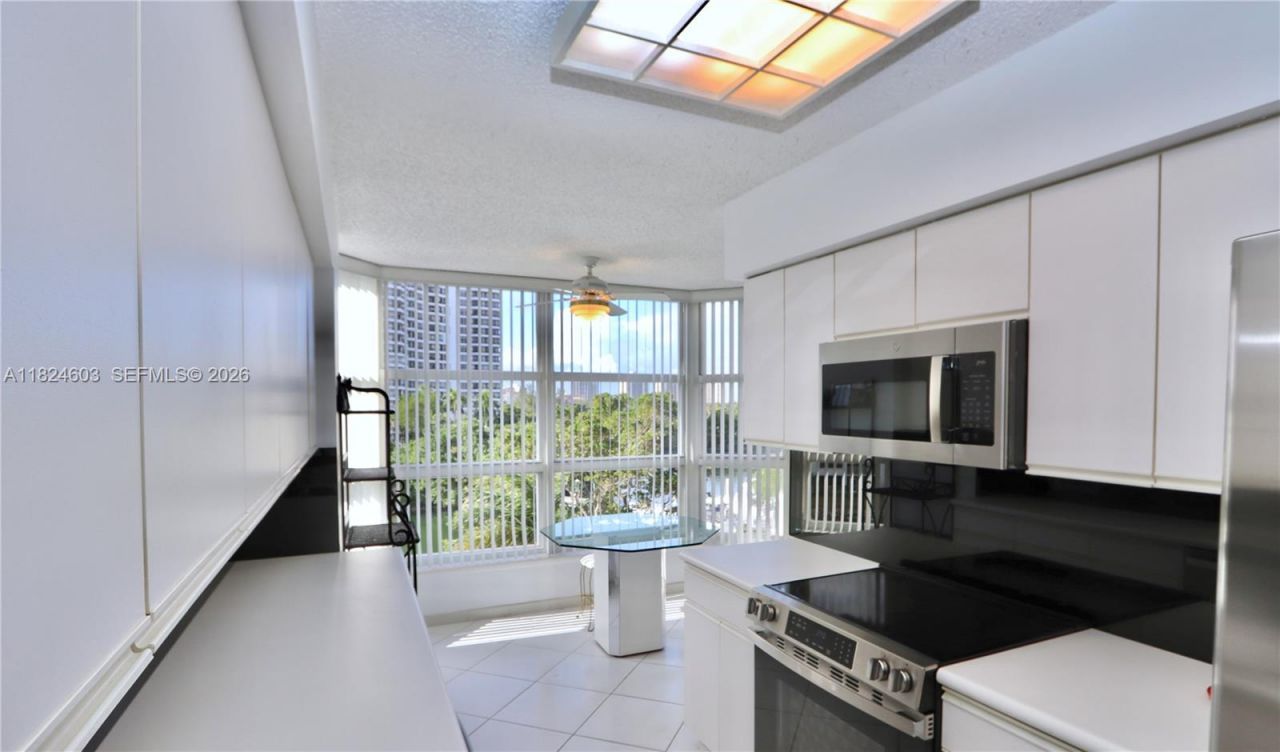 3530 Mystic Pointe Dr, Unit 506, Aventura, FL 33180 Photo