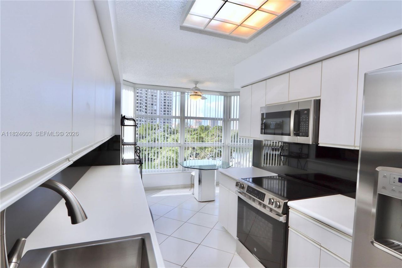 3530 Mystic Pointe Dr, Unit 506, Aventura, FL 33180 Photo