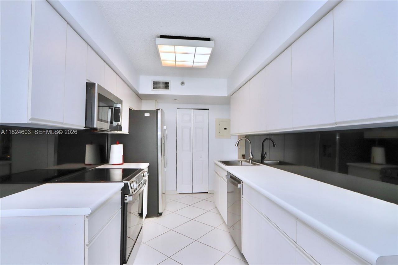 3530 Mystic Pointe Dr, Unit 506, Aventura, FL 33180 Photo