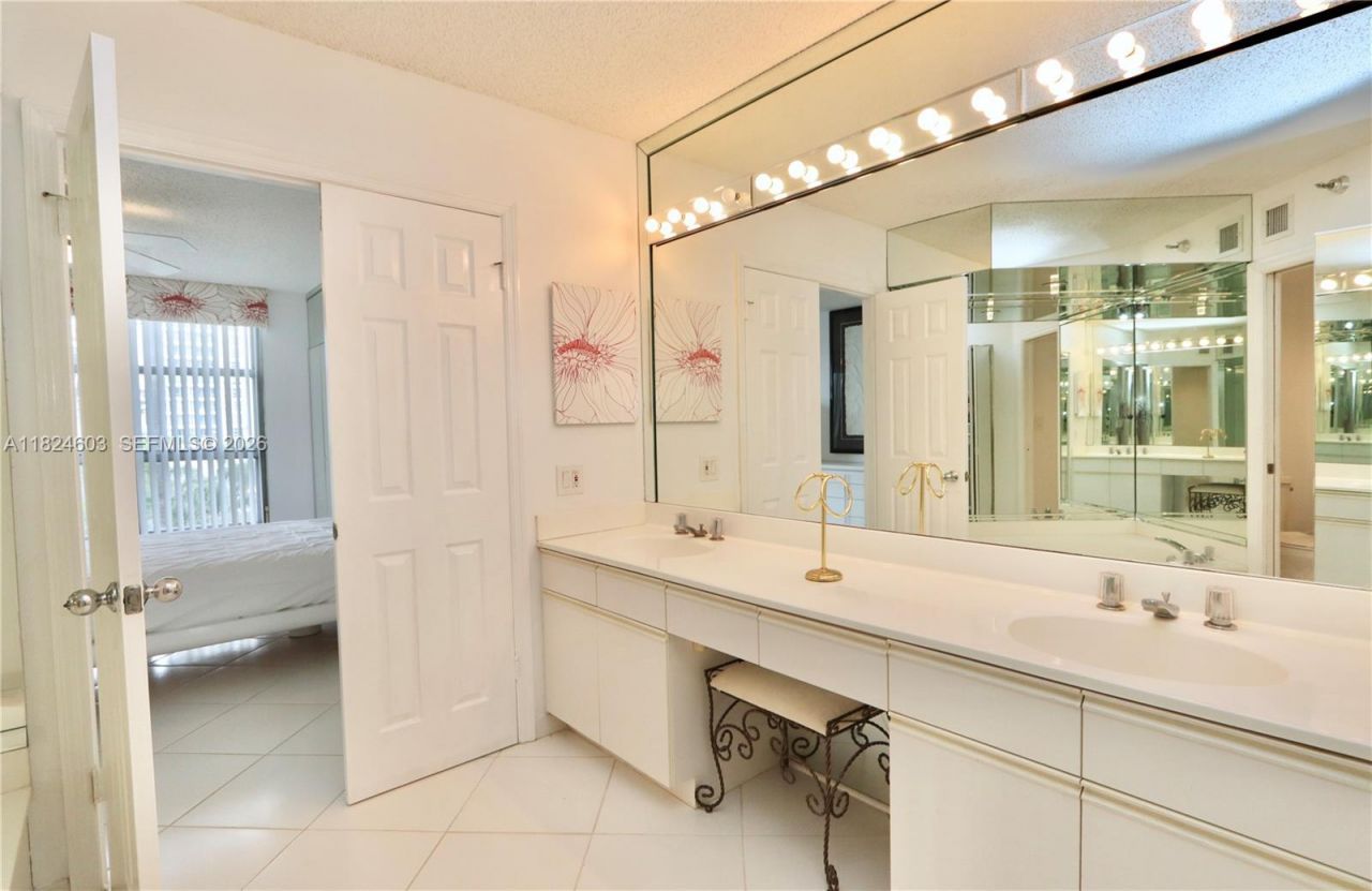 3530 Mystic Pointe Dr, Unit 506, Aventura, FL 33180 Photo