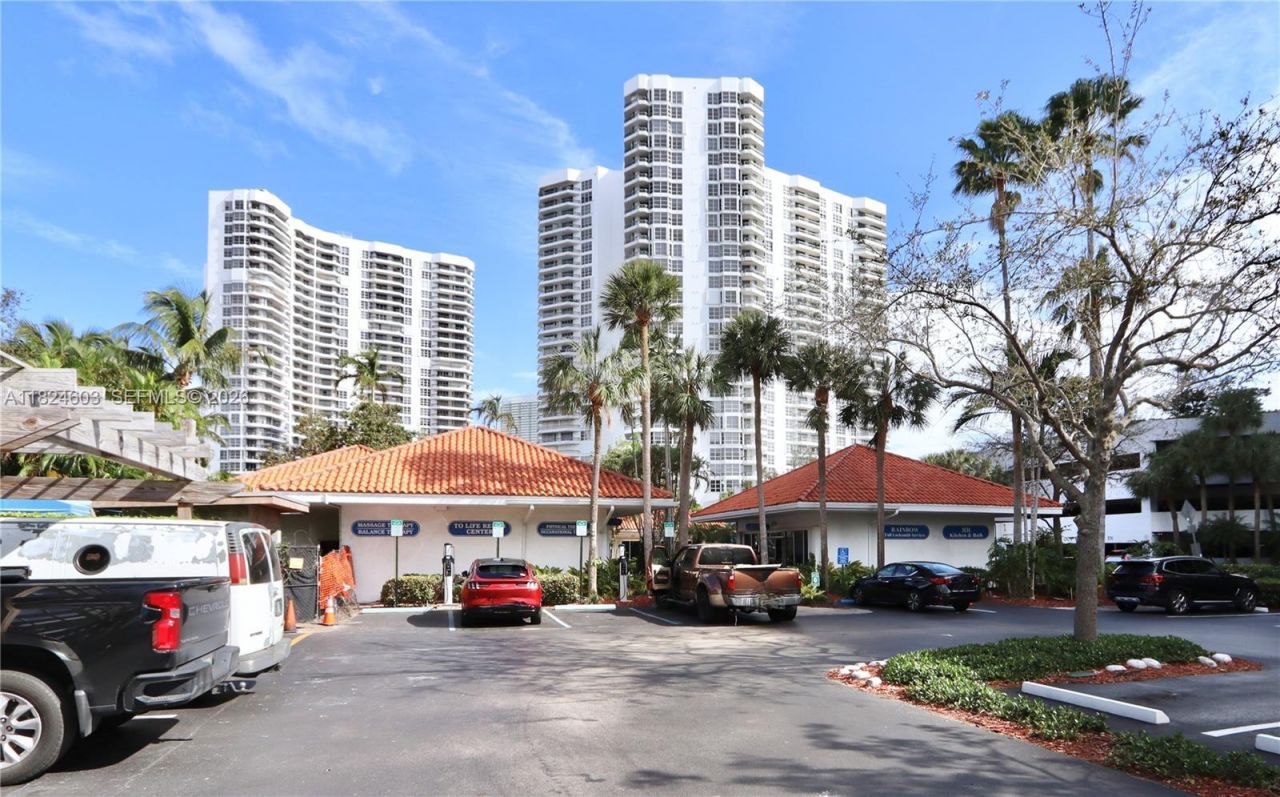 3530 Mystic Pointe Dr, Unit 506, Aventura, FL 33180 Photo