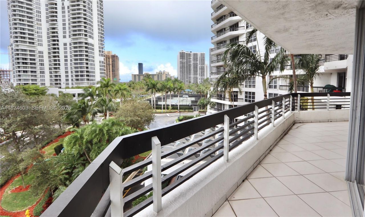 3530 Mystic Pointe Dr, Unit 506, Aventura, FL 33180 Photo