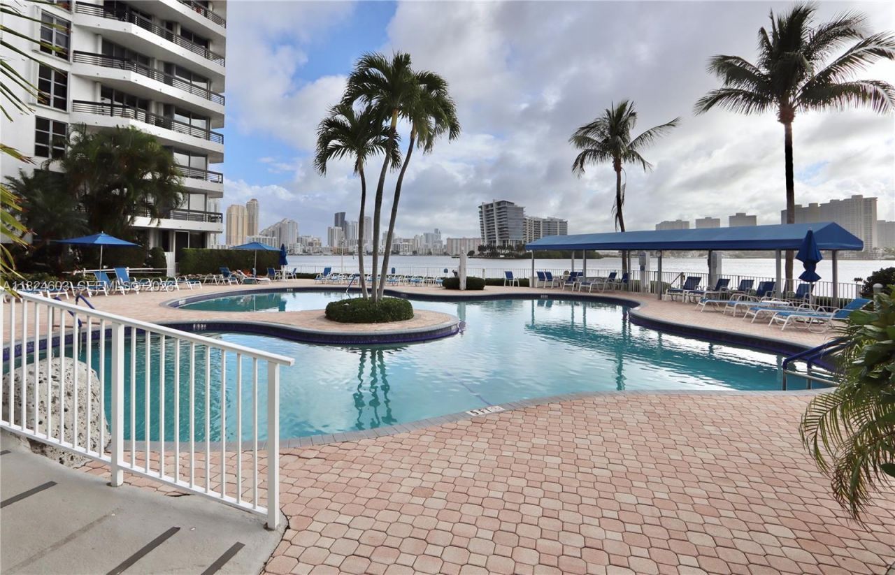 3530 Mystic Pointe Dr, Unit 506, Aventura, FL 33180 Photo