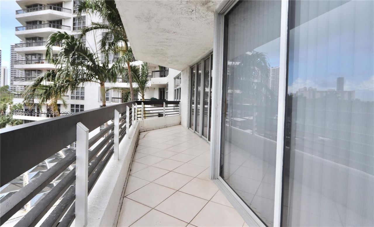 3530 Mystic Pointe Dr, Unit 506, Aventura, FL 33180 Photo