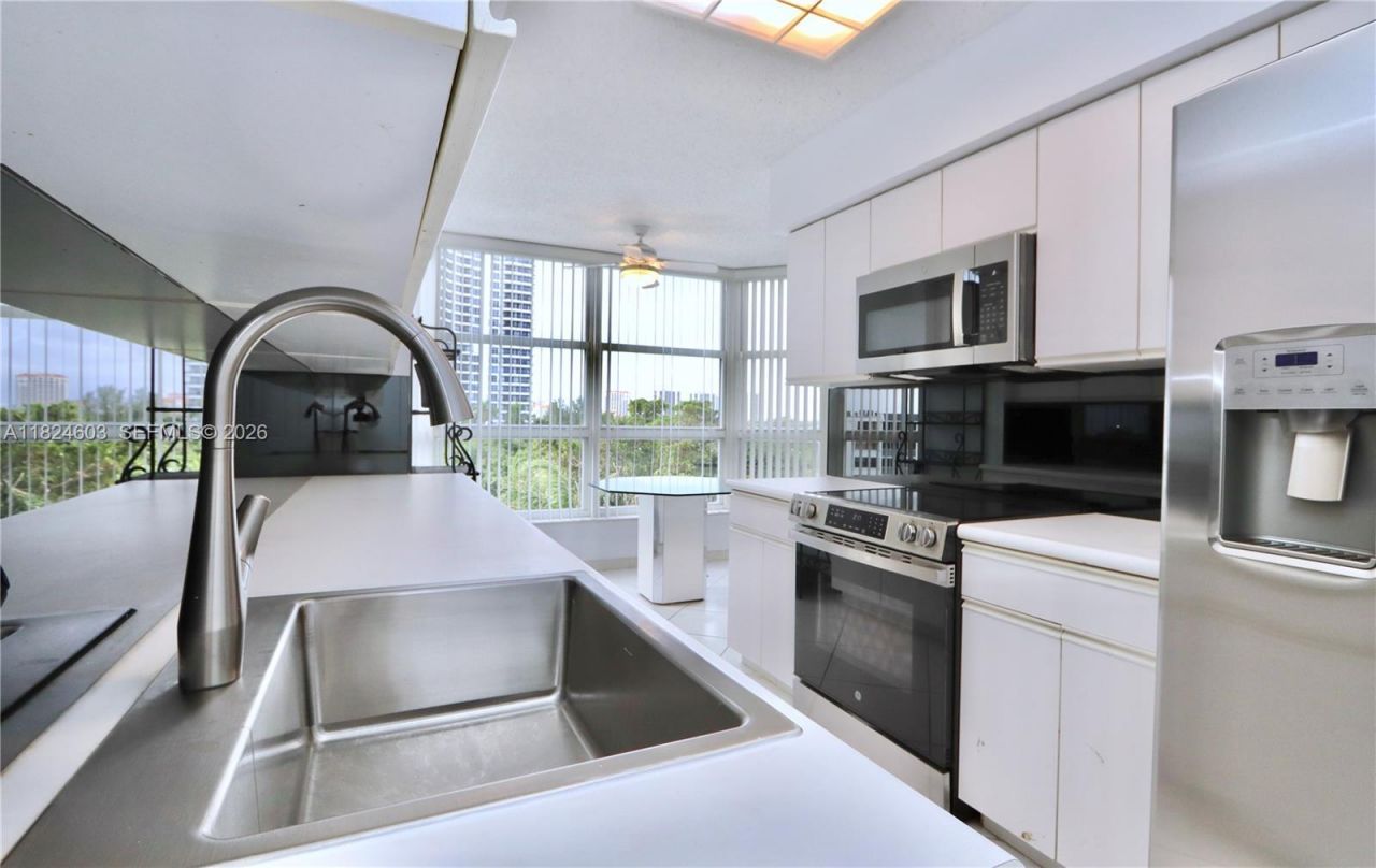 3530 Mystic Pointe Dr, Unit 506, Aventura, FL 33180 Photo