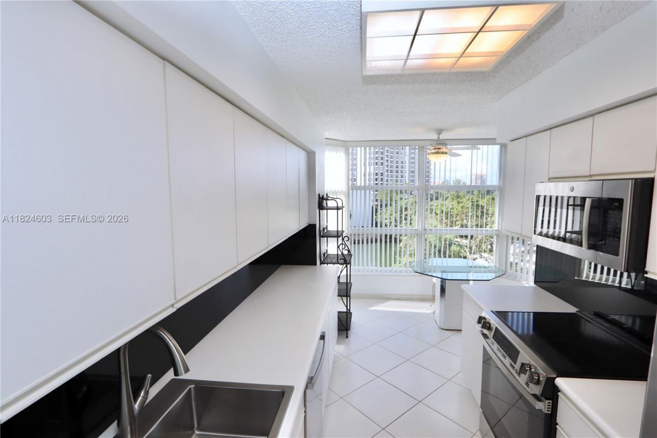 3530 Mystic Pointe Dr, Unit 506, Aventura, FL 33180 Photo
