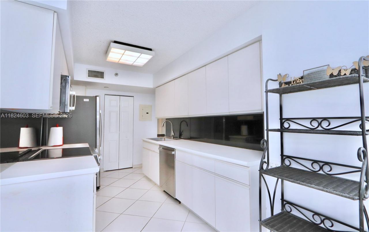 3530 Mystic Pointe Dr, Unit 506, Aventura, FL 33180 Photo