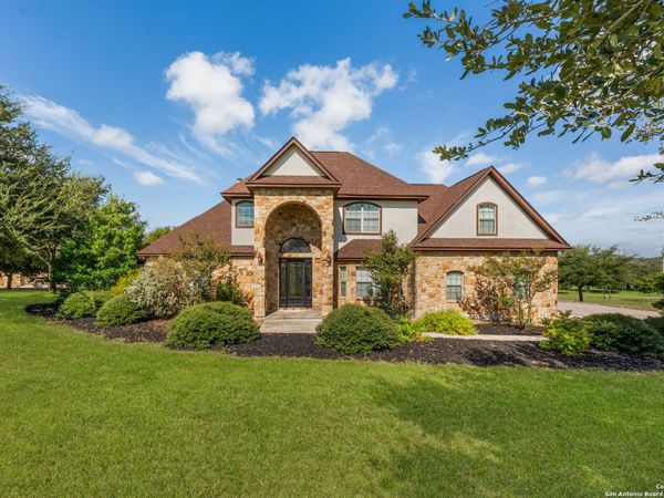 169 Abrego Lake, Floresville, TX 78114