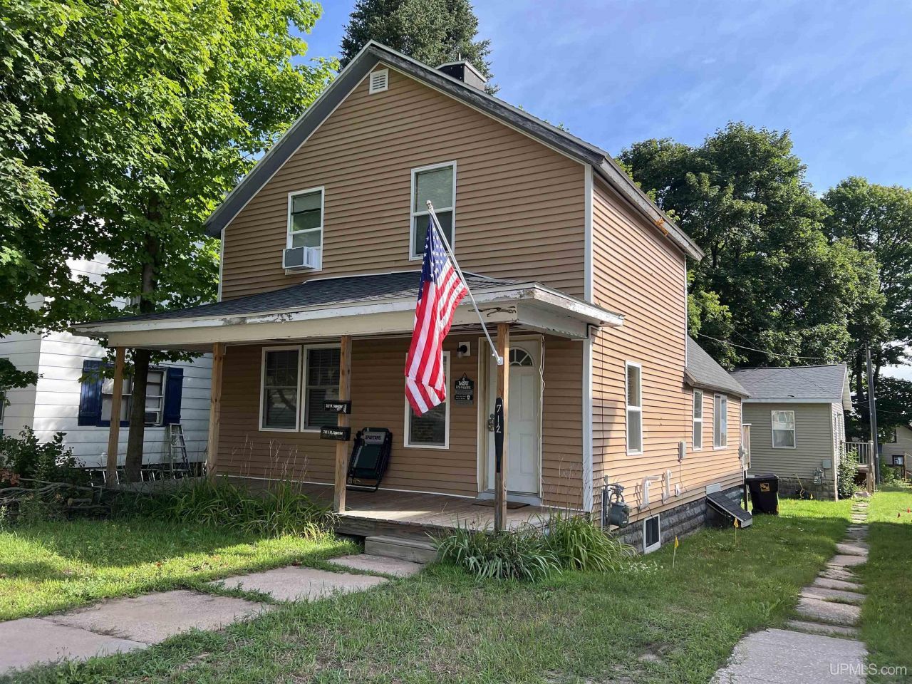 712 & 712 1/2 W Superior Street, Munising, MI 49862 Main Photo