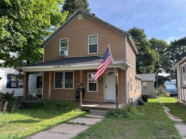 712 & 712 1/2 W Superior Street, Munising, MI 49862