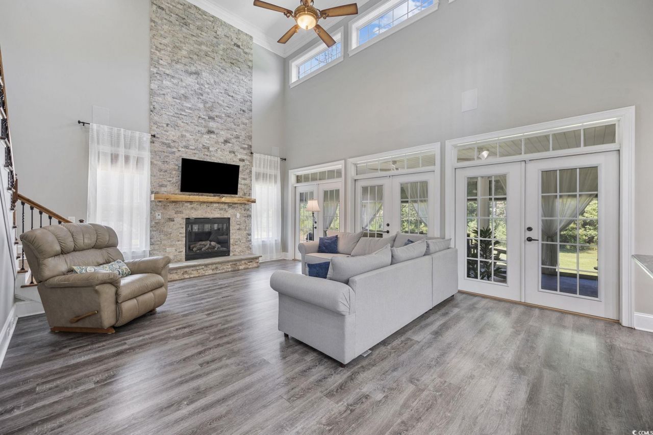 2273 Starduster Ln. Photo 6