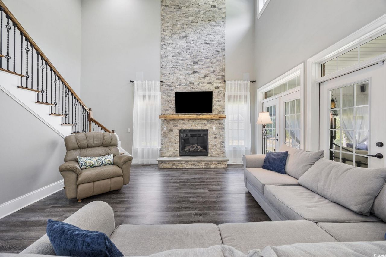 2273 Starduster Ln. Photo 7