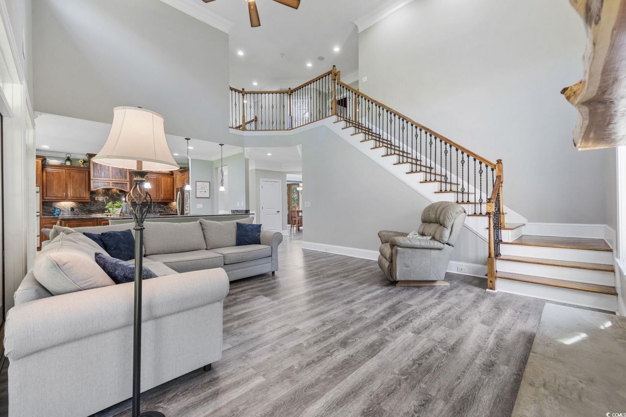 2273 Starduster Ln. Photo 8