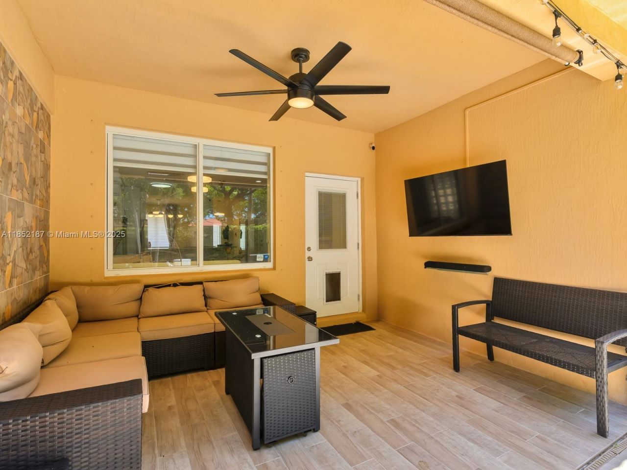 8956 SW 215th Ln, Cutler Bay, FL 33189 Photo