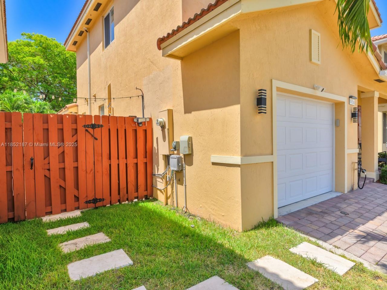 8956 SW 215th Ln, Cutler Bay, FL 33189 Photo