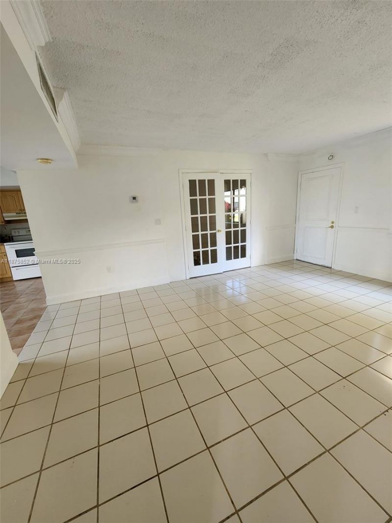 8015 SW 107th Ave, Unit 119, Miami, FL 33173 Photo