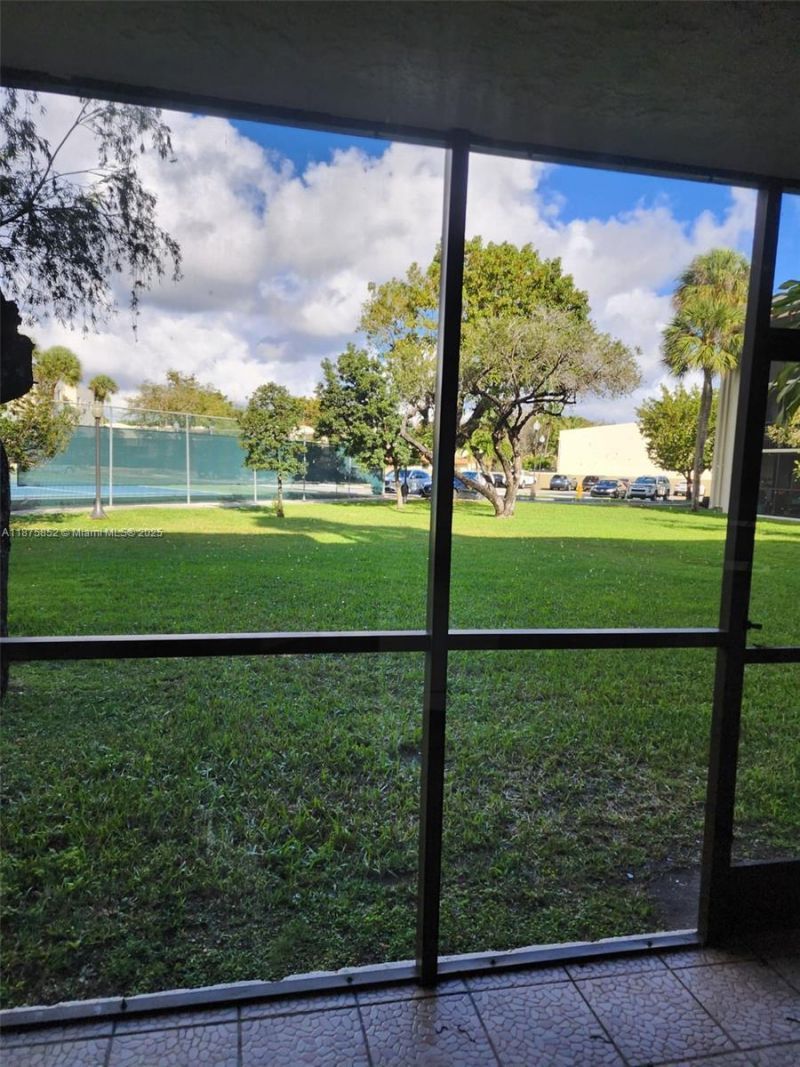 8015 SW 107th Ave, Unit 119, Miami, FL 33173 Photo