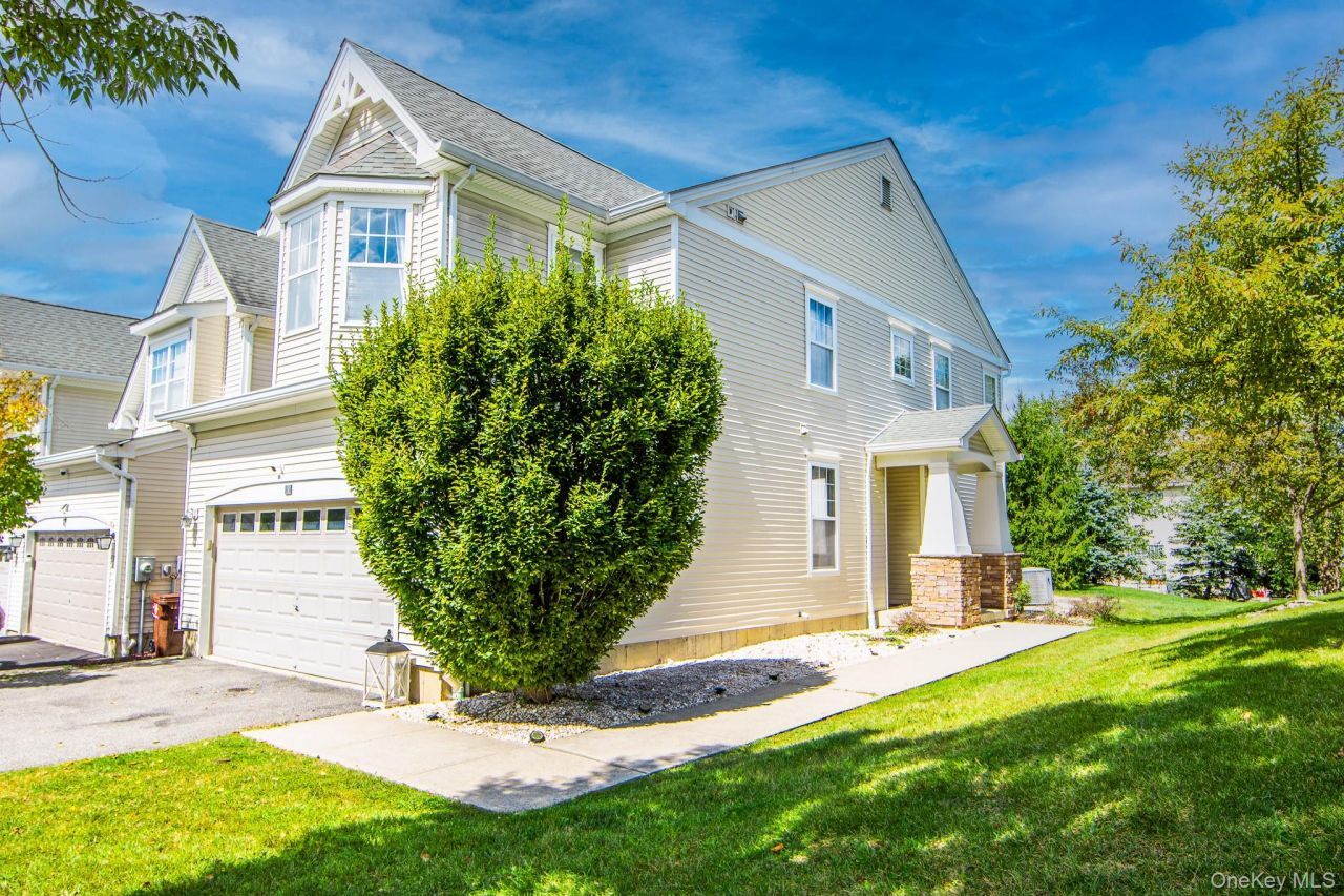 11 Cobblestone Lane, Middletown, NY 10940 Main Photo