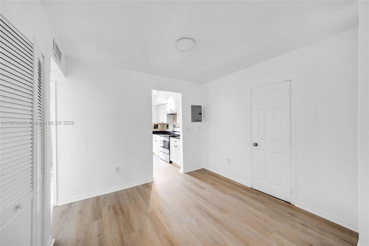 10001 W Bay Harbor Dr, Unit 404, Bay Harbor Islands, FL 33154 Photo