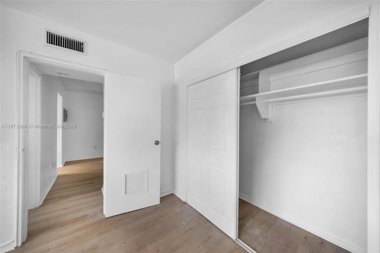 10001 W Bay Harbor Dr, Unit 404, Bay Harbor Islands, FL 33154 Photo