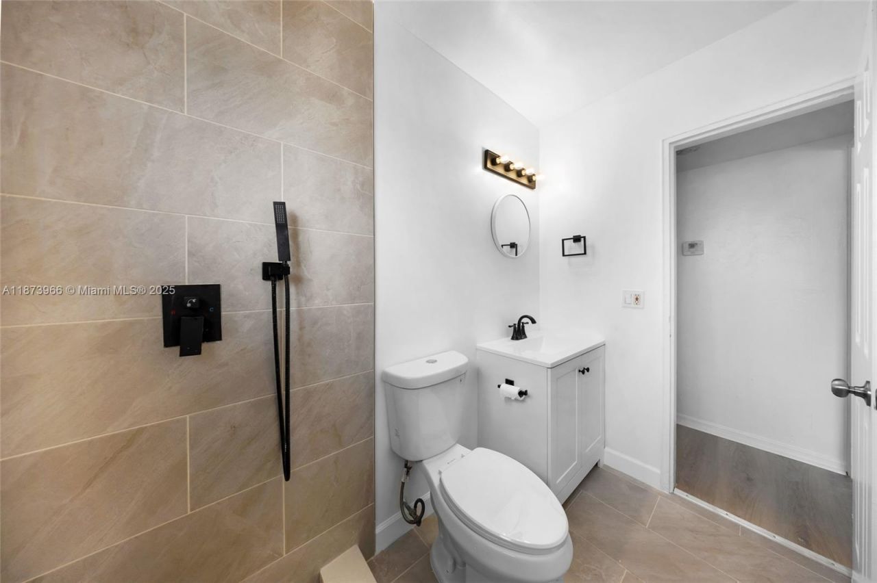 10001 W Bay Harbor Dr, Unit 404, Bay Harbor Islands, FL 33154 Photo