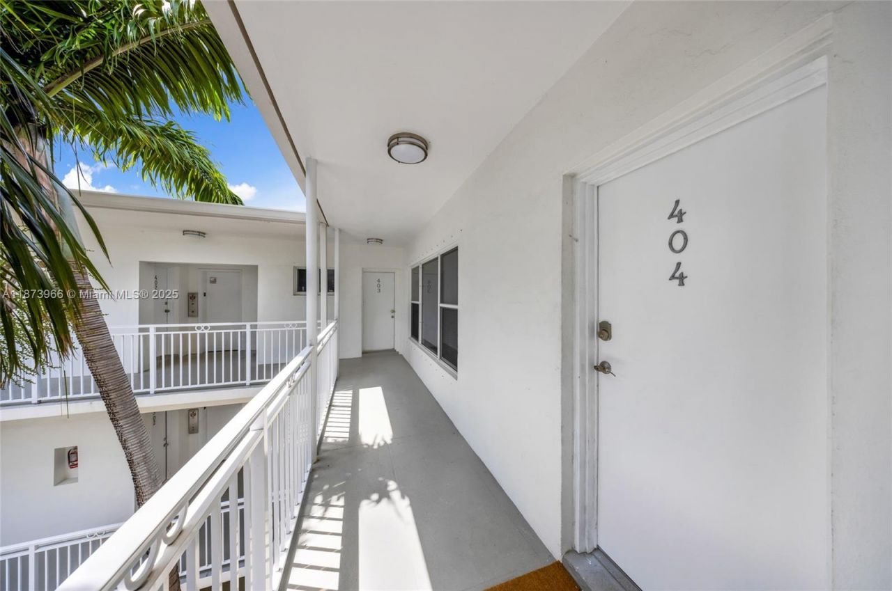 10001 W Bay Harbor Dr, Unit 404, Bay Harbor Islands, FL 33154 Photo