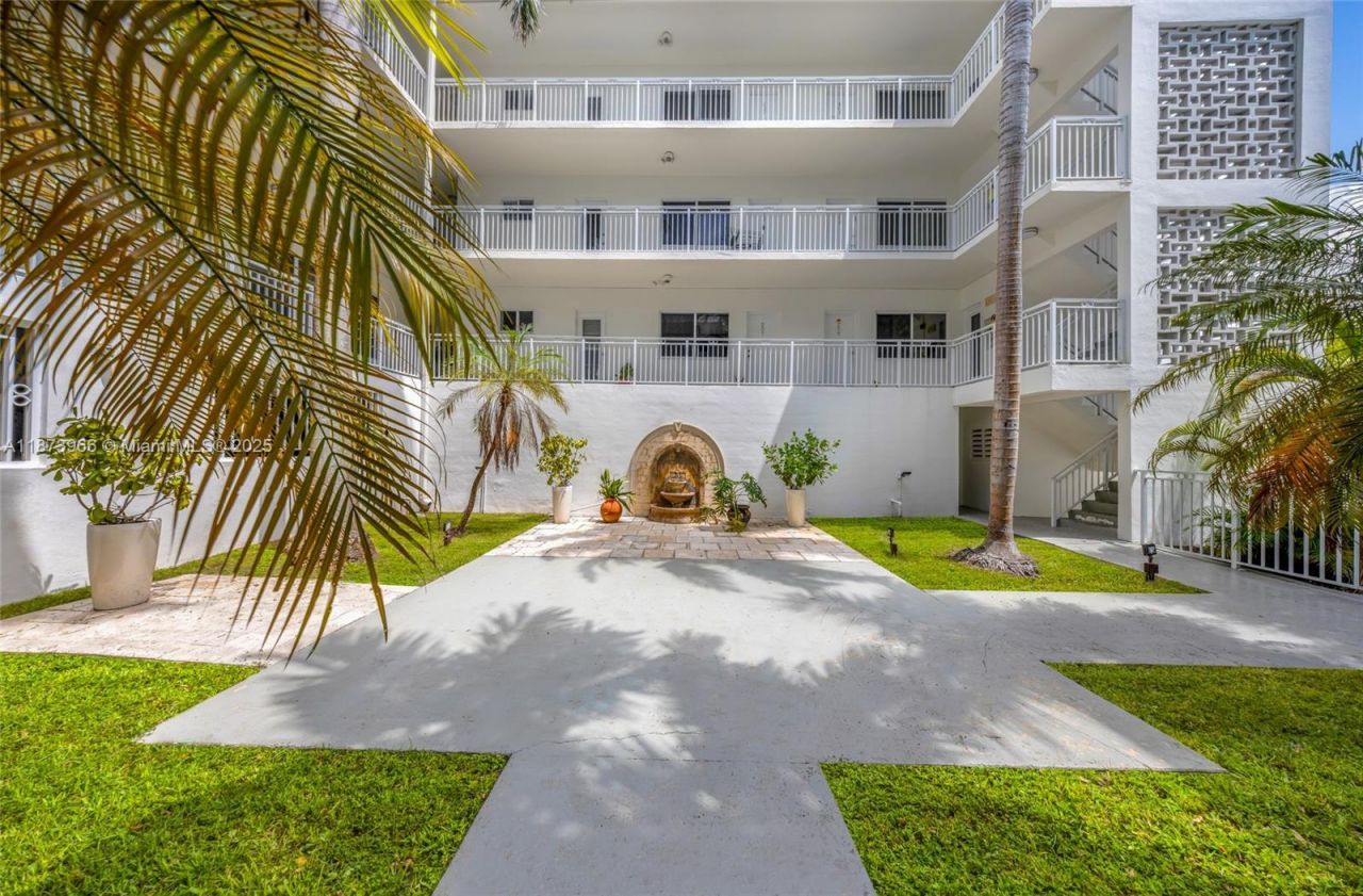 10001 W Bay Harbor Dr, Unit 404, Bay Harbor Islands, FL 33154 Photo