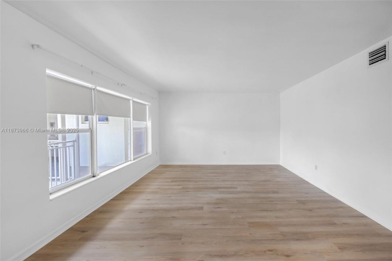 10001 W Bay Harbor Dr, Unit 404, Bay Harbor Islands, FL 33154 Photo