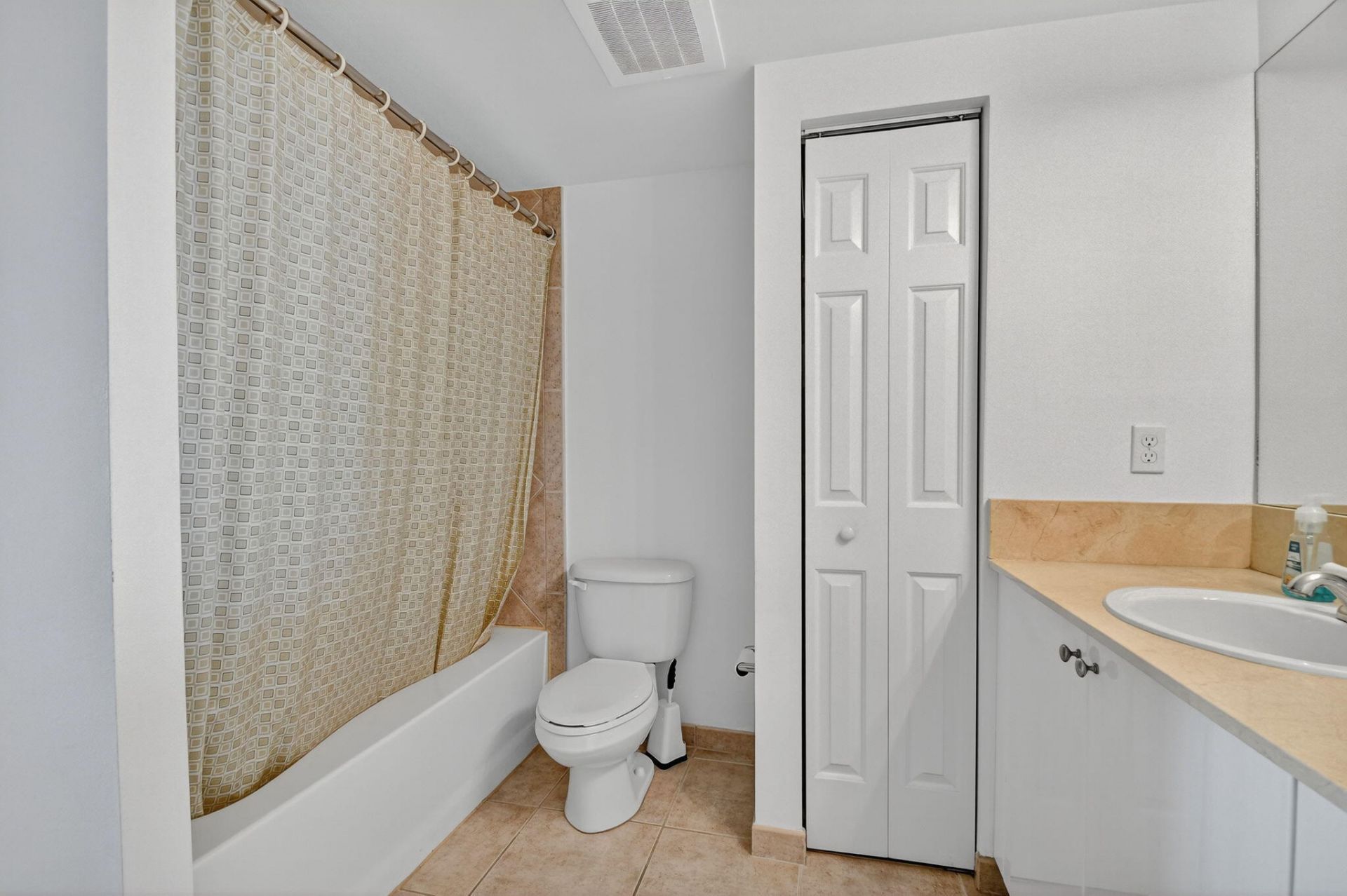 625 Casa Loma Boulevard, Unit 802, Boynton Beach, FL 33435 Photo