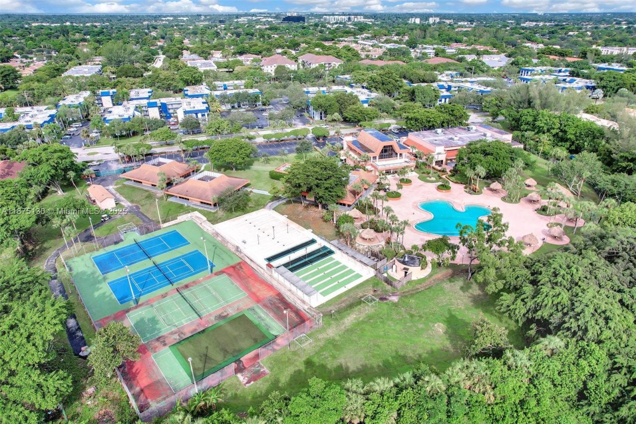 3150 Holiday Springs Blvd, Unit 8-305, Margate, FL 33063 Photo