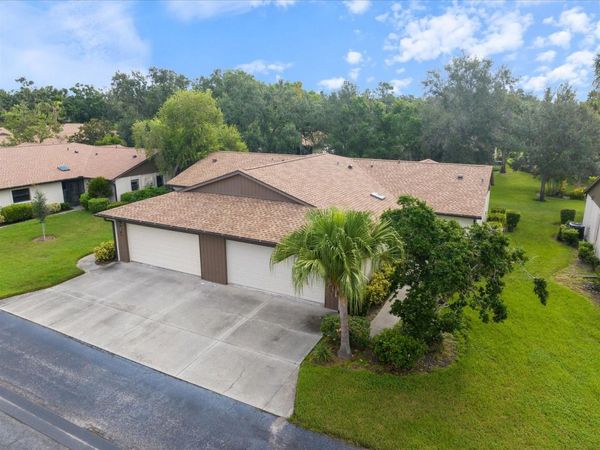 462 OAK HILL CIRCLE, Unit 5, SARASOTA, FL 34232