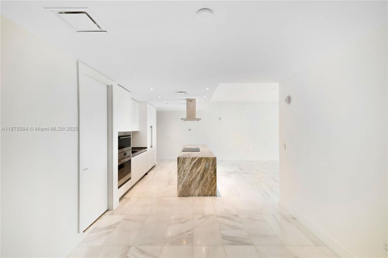 700 NE 26th Ter, Unit 902, Miami, FL 33137 Photo