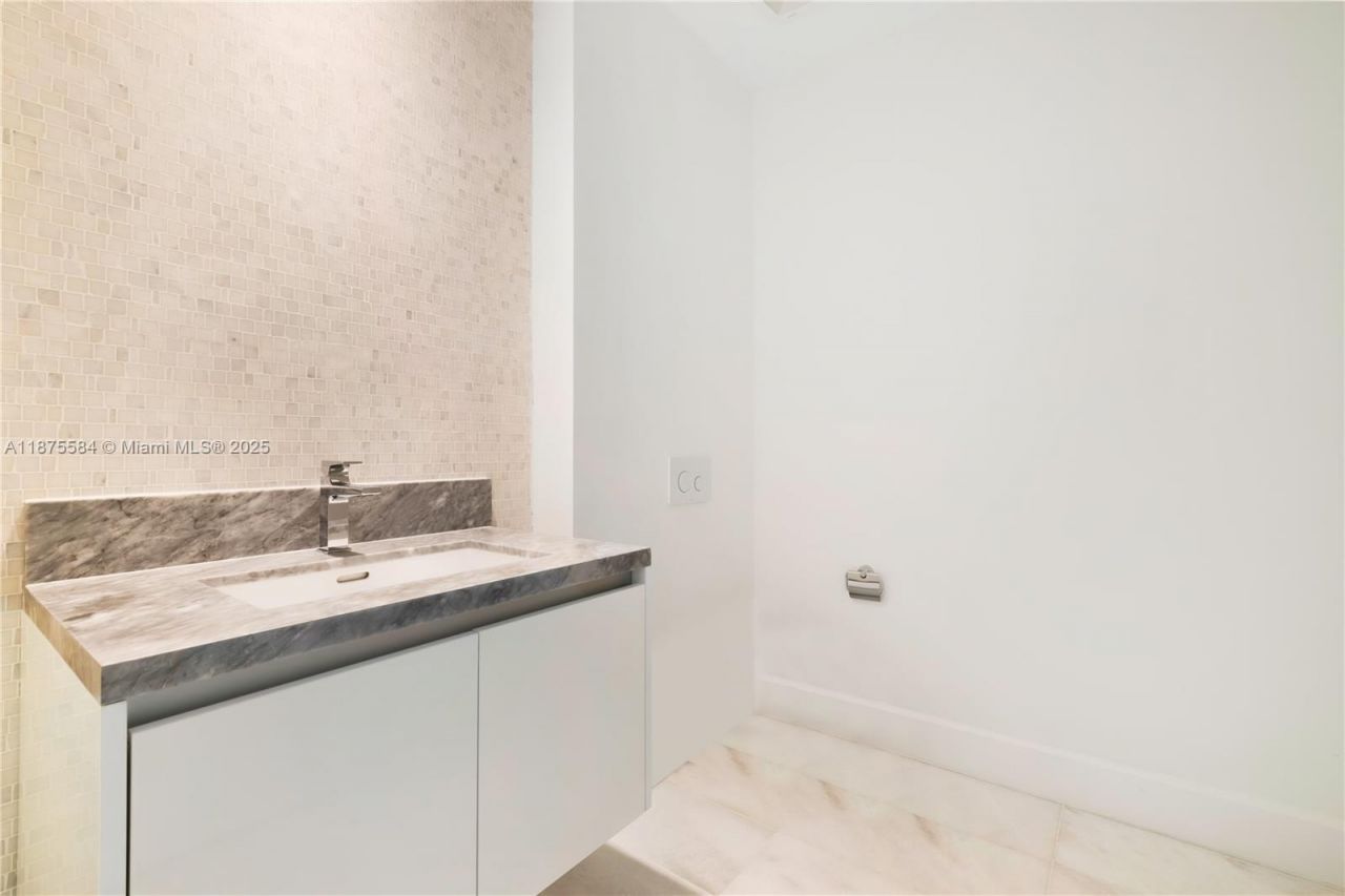 700 NE 26th Ter, Unit 902, Miami, FL 33137 Photo