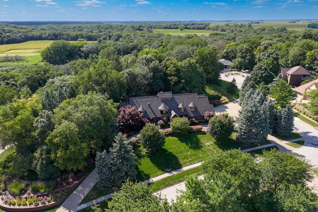 2705 Ridgetop Road Ames, IA 50014