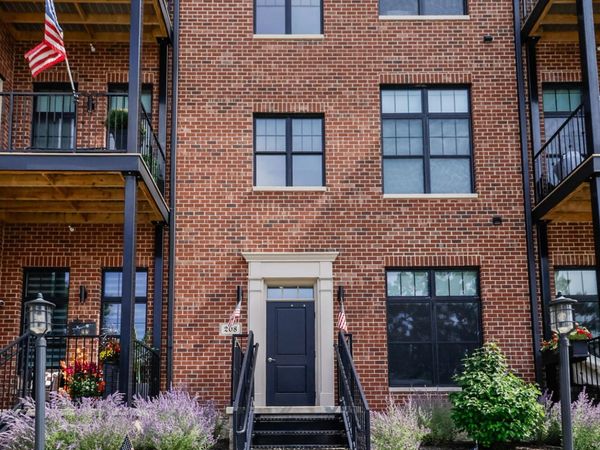 208 N Campbell Street, Unit #202, Valparaiso, IN 46385