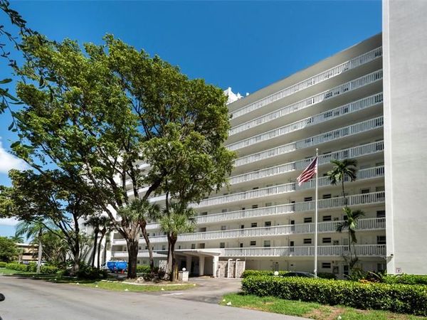 2555 NE 11th St, Unit 902, Fort Lauderdale, FL 33304