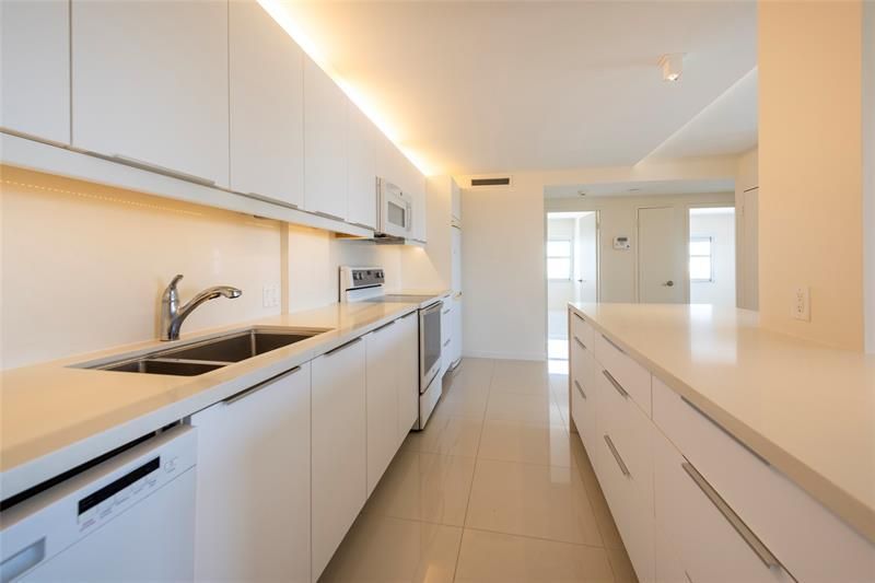 2555 NE 11th Street, Unit 902, Fort Lauderdale, FL 33304 Photo