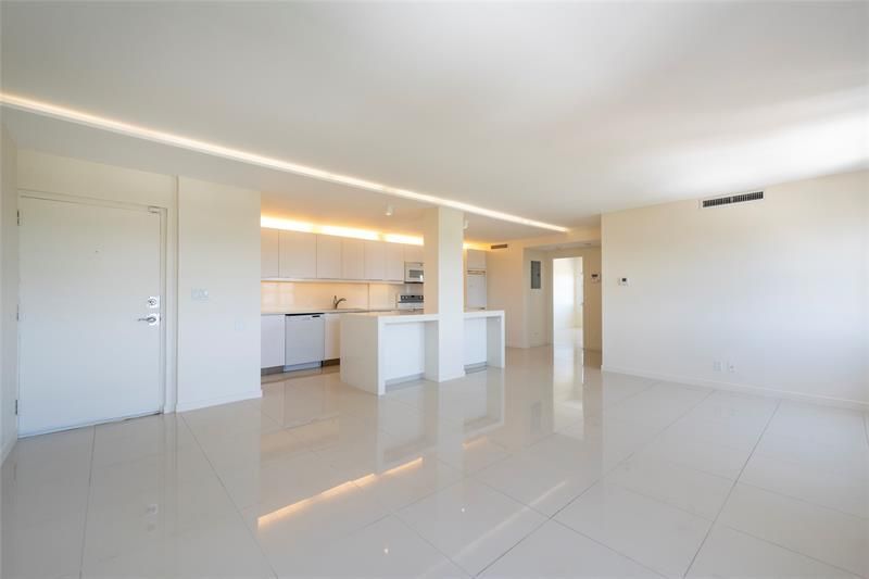 2555 NE 11th Street, Unit 902, Fort Lauderdale, FL 33304 Photo