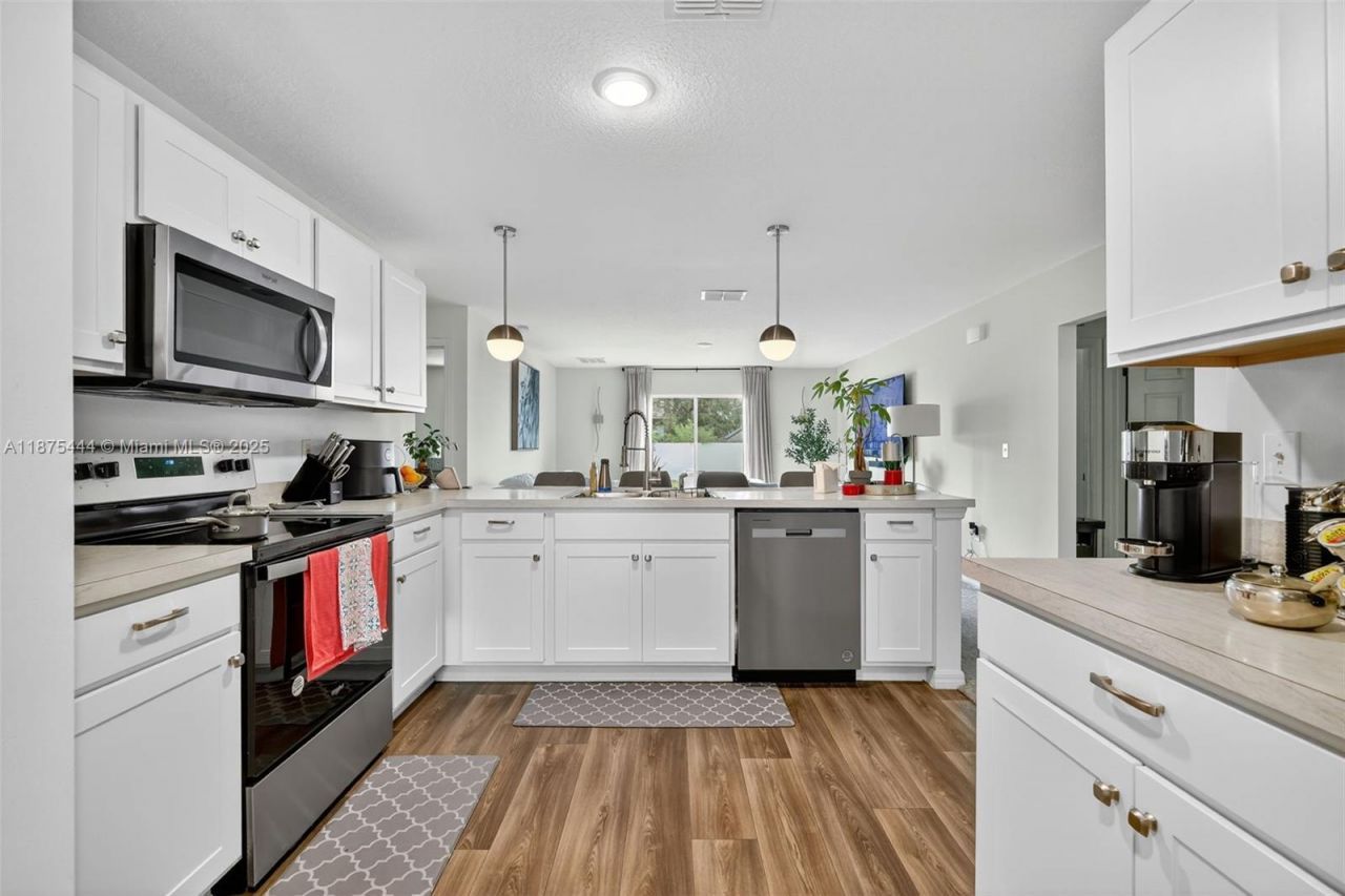 1049 SW California Blvd, Port Saint Lucie, FL 34953 Photo