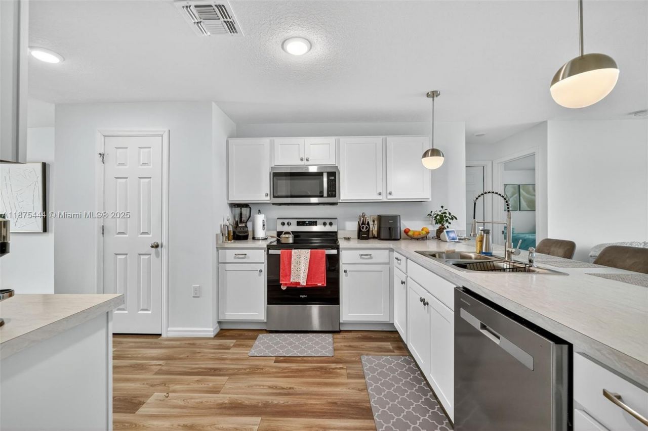 1049 SW California Blvd, Port Saint Lucie, FL 34953 Photo