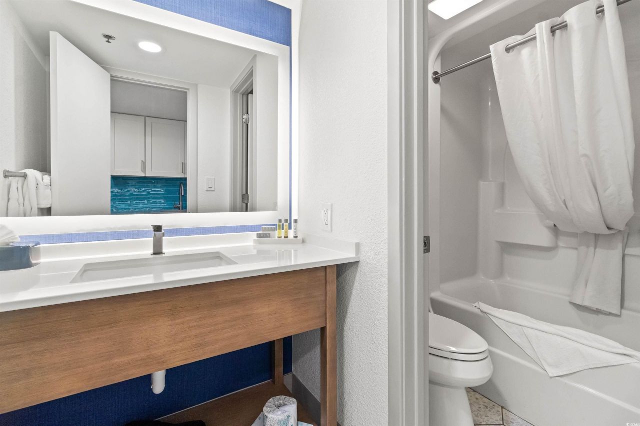 3000 N Ocean Blvd. Photo 21