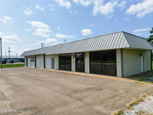817 Highway 35, Forest, MS 39074
