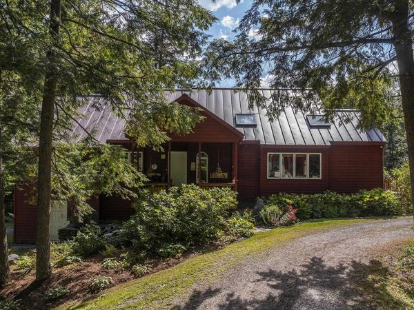 70 Hunter Lane, Jamaica, VT 05343