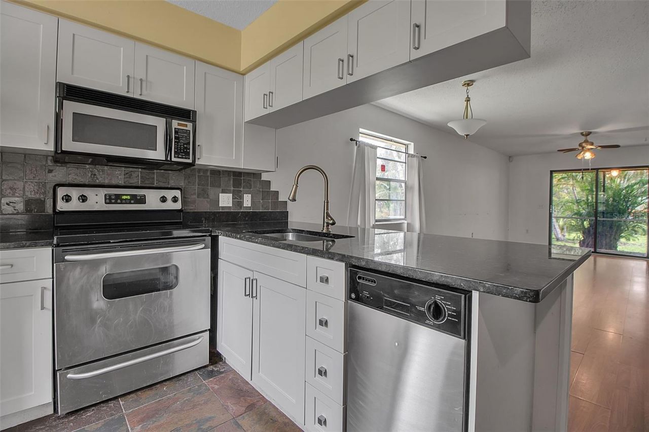 4625 Summerwind Drive, Unit 13, Sarasota, FL 34234 Photo