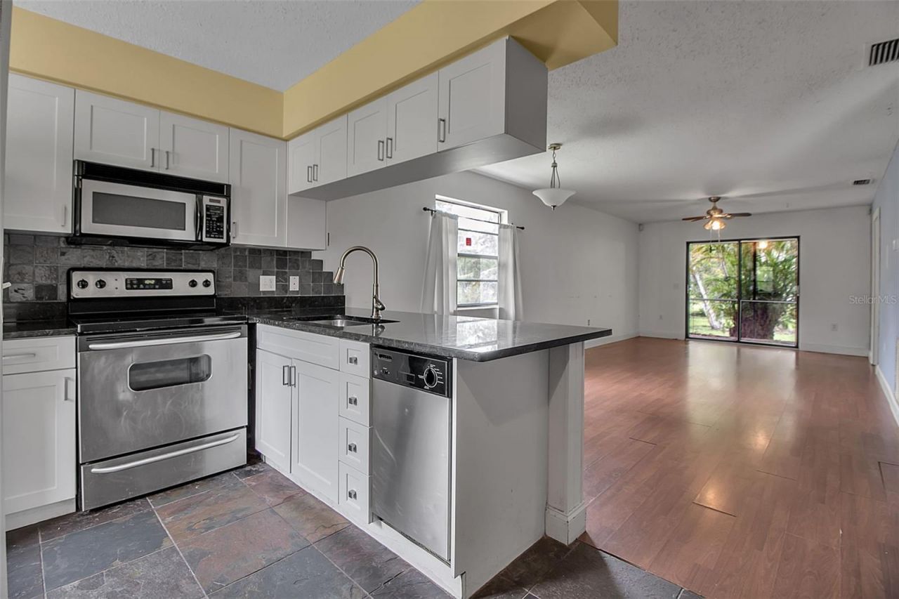 4625 Summerwind Drive, Unit 13, Sarasota, FL 34234 Photo