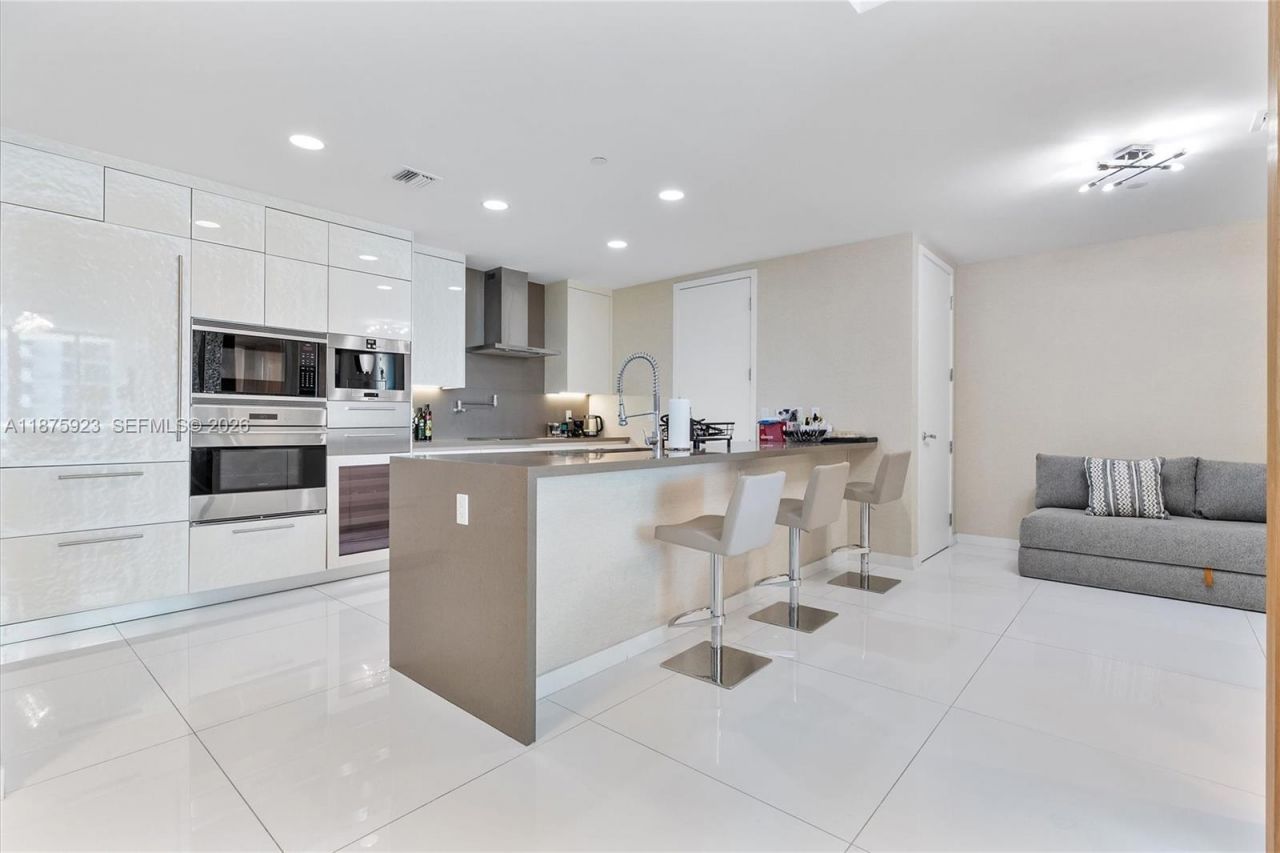 17475 Collins Ave, Unit 503, Sunny Isles Beach, FL 33160 Photo