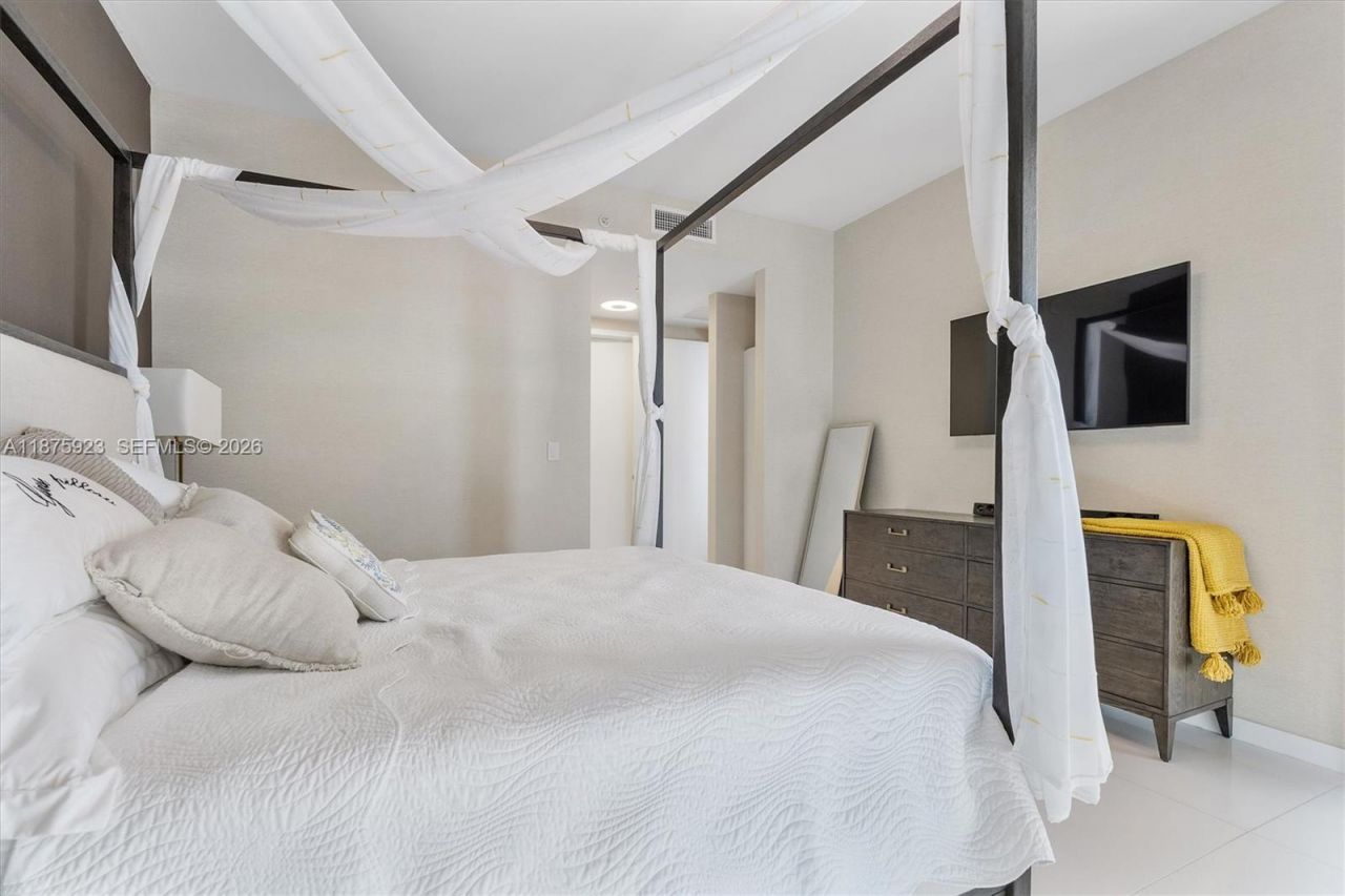 17475 Collins Ave, Unit 503, Sunny Isles Beach, FL 33160 Photo